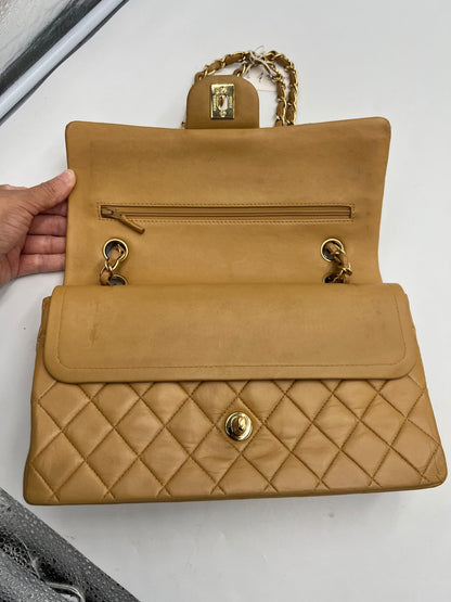 Chanel Classic Double Flap Medium Lambskin Camel Hardware Oro – 25 cm - Etoilux