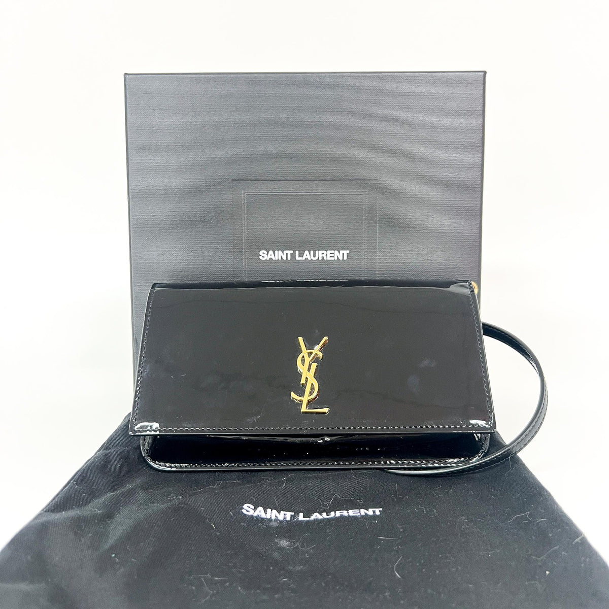 Saint Laurent Cassandre Wristlet in vernice nera - Etoilux