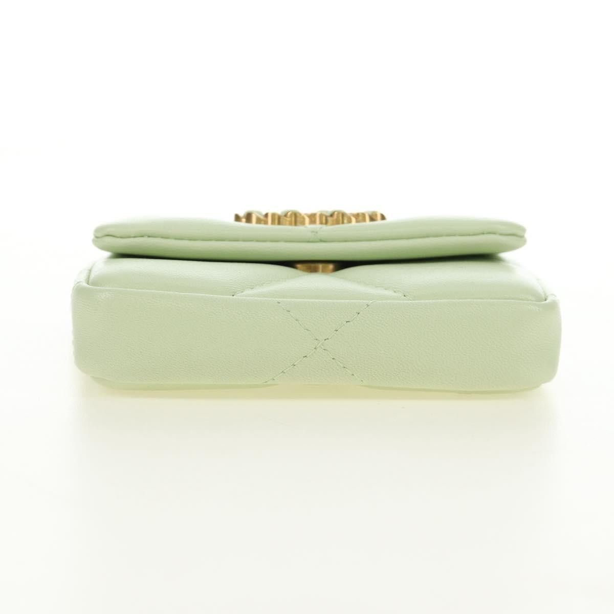 Chanel 19 Portamonete con Patta e Catena Pelle Agnello Verde Menta 2021 – 10 cm - Etoilux