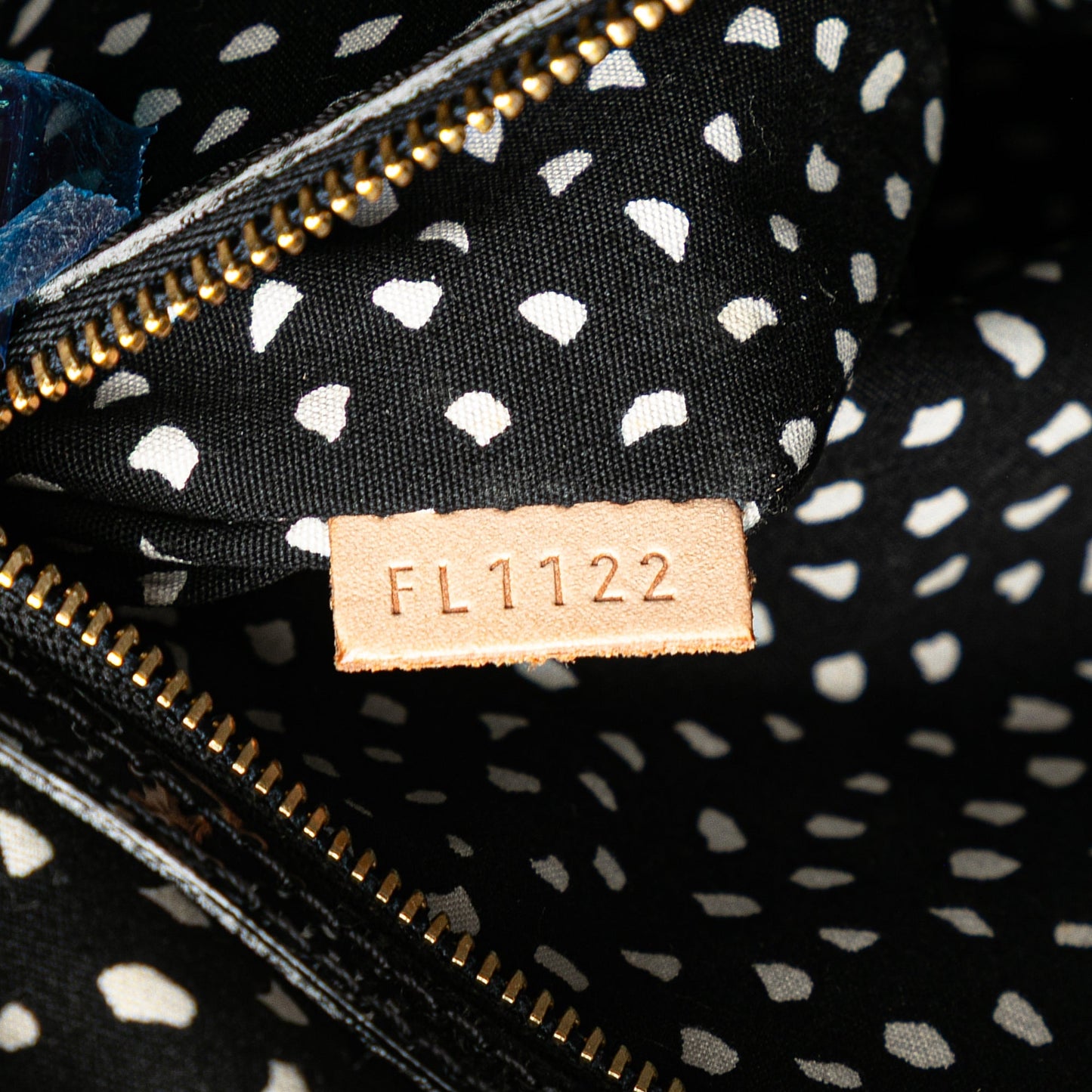 Louis Vuitton – Yayoi Kusama Monogram Infinity Dots Lockit MM (2012) - Etoilux