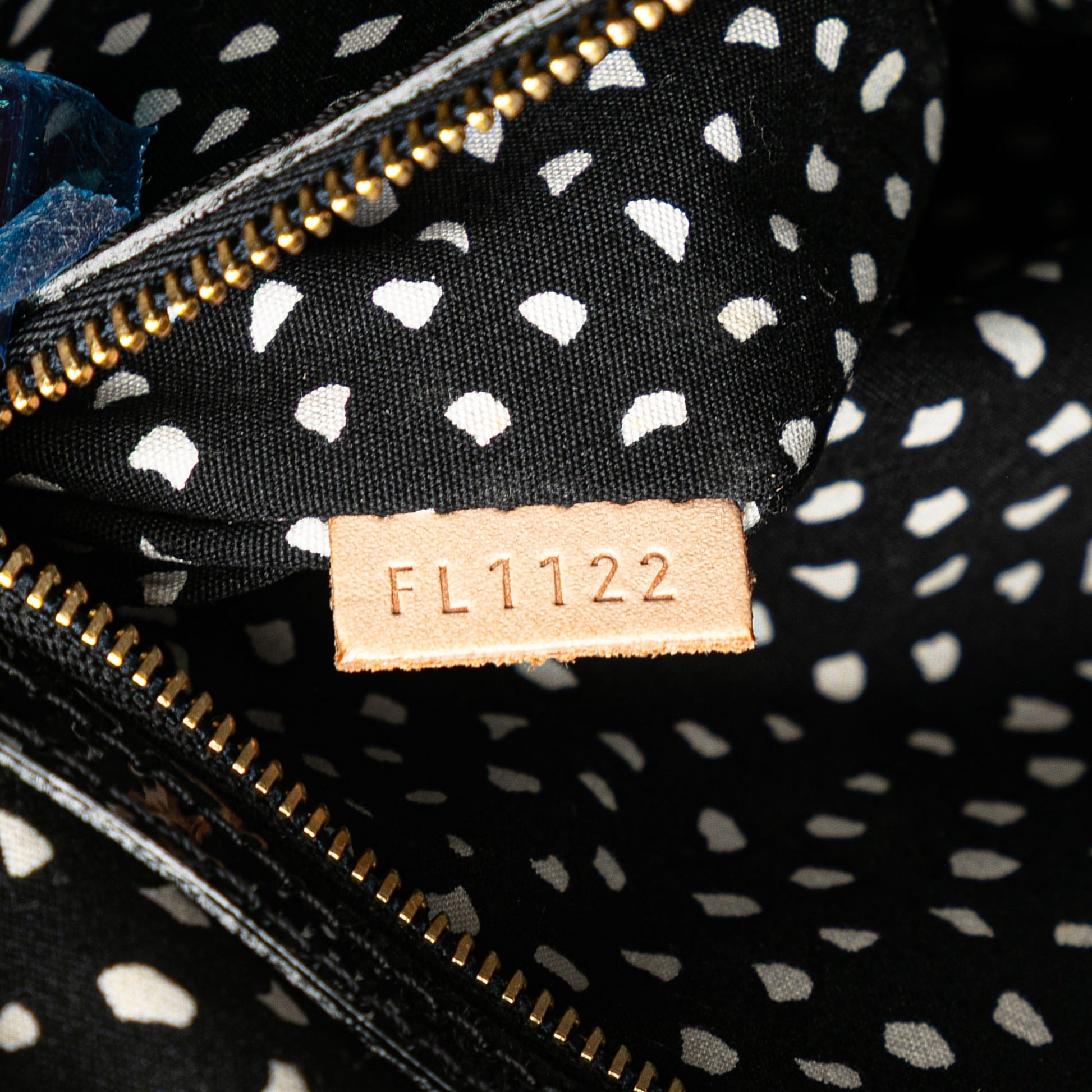 Louis Vuitton – Yayoi Kusama Monogram Infinity Dots Lockit MM (2012) - Etoilux