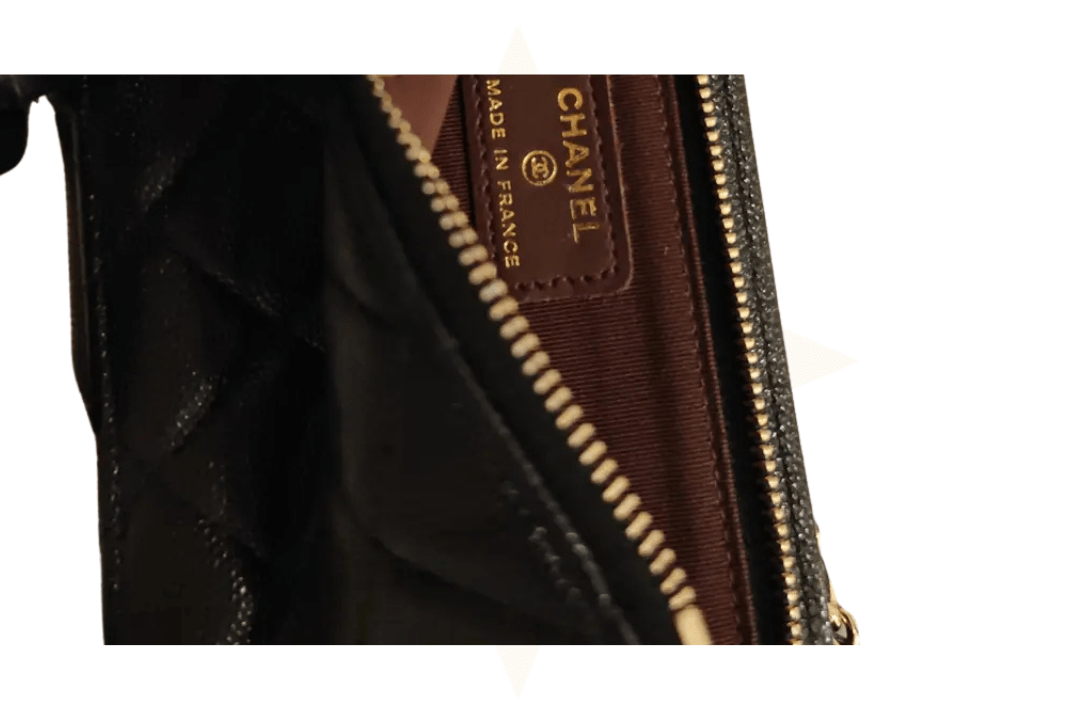 Chanel Mini Pouch in pelle Caviar nera - Etoilux