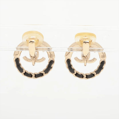 Chanel Orecchini CC Cerchio Chain Metallo Dorato e Pelle Nera – Mini - Etoilux