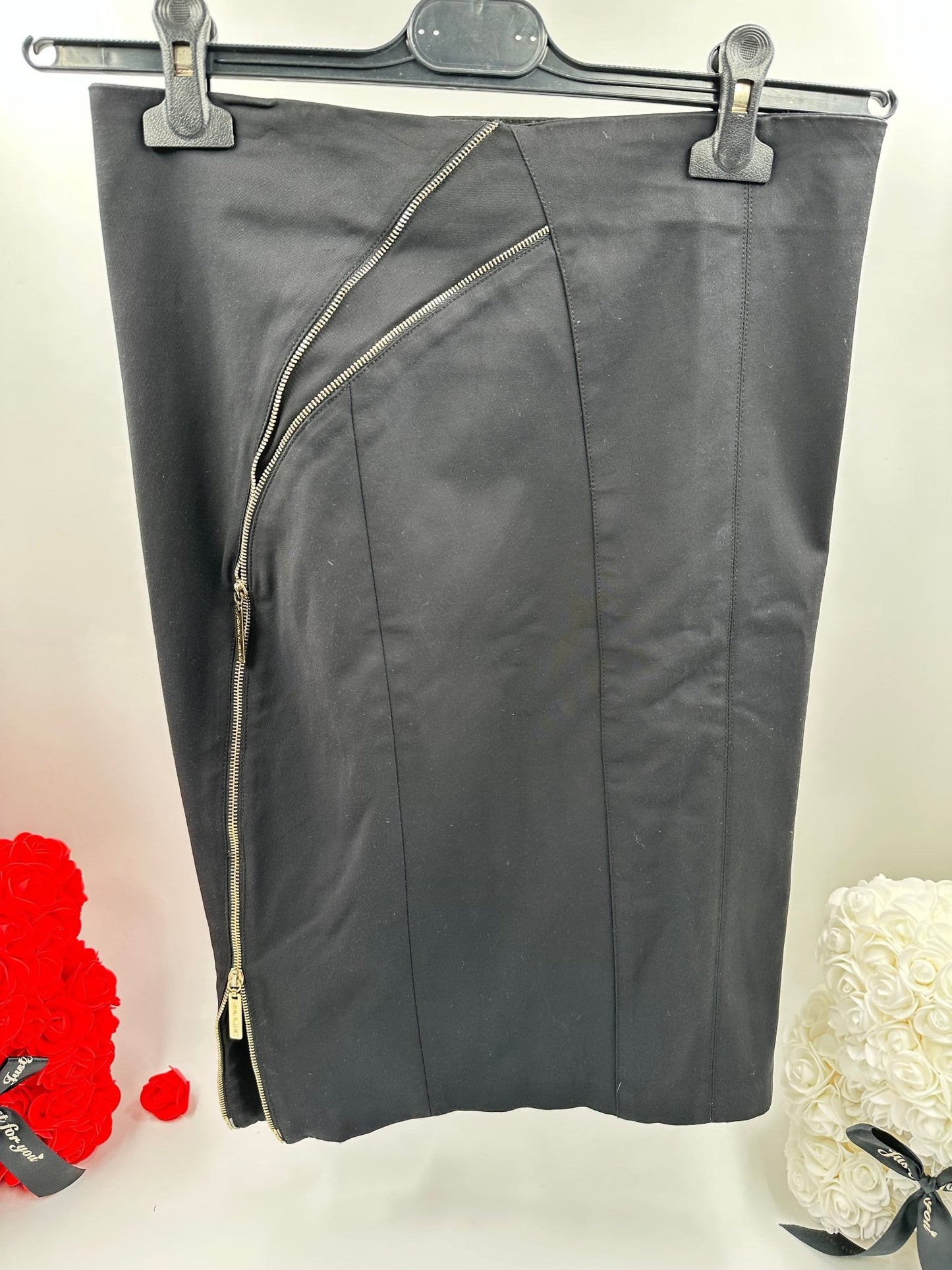 Elisabetta Franchi Gonna Midi Asimmetrica Nera con Zip Oro – Size 40 - Etoilux