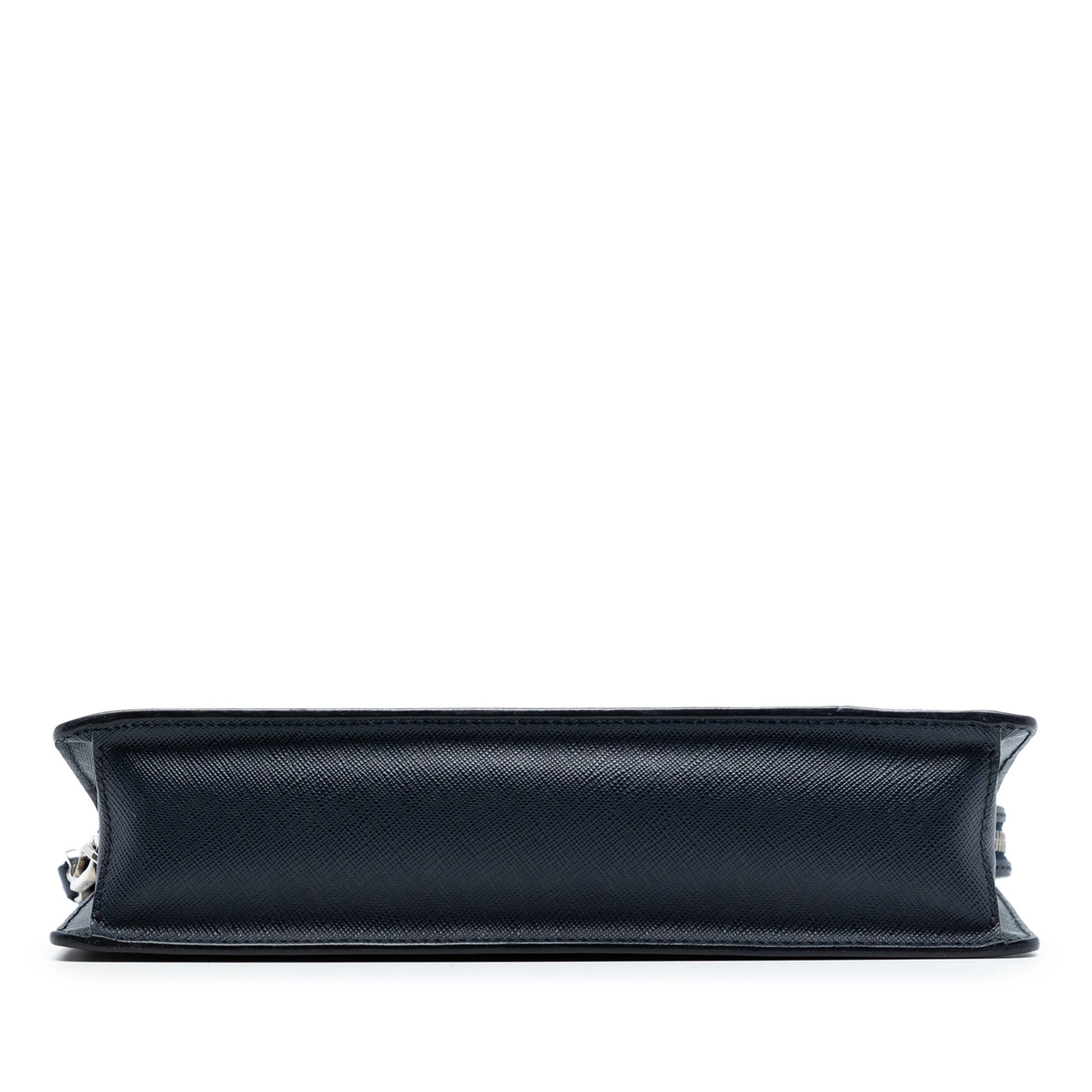 Prada Pochette Saffiano Blu Navy con Polsino – 26,5 cm - Etoilux