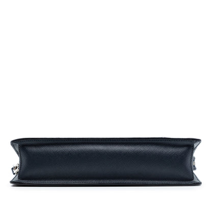 Prada Pochette Saffiano Blu Navy con Polsino – 26,5 cm - Etoilux