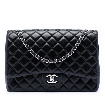 Chanel Classic Maxi Double Flap Lambskin Nera – Silver Hardware – 2012 – 33 cm - Etoilux