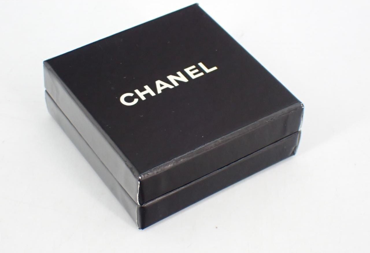 Chanel – Orecchini Clip - On Coco Mark in metallo dorato - Etoilux