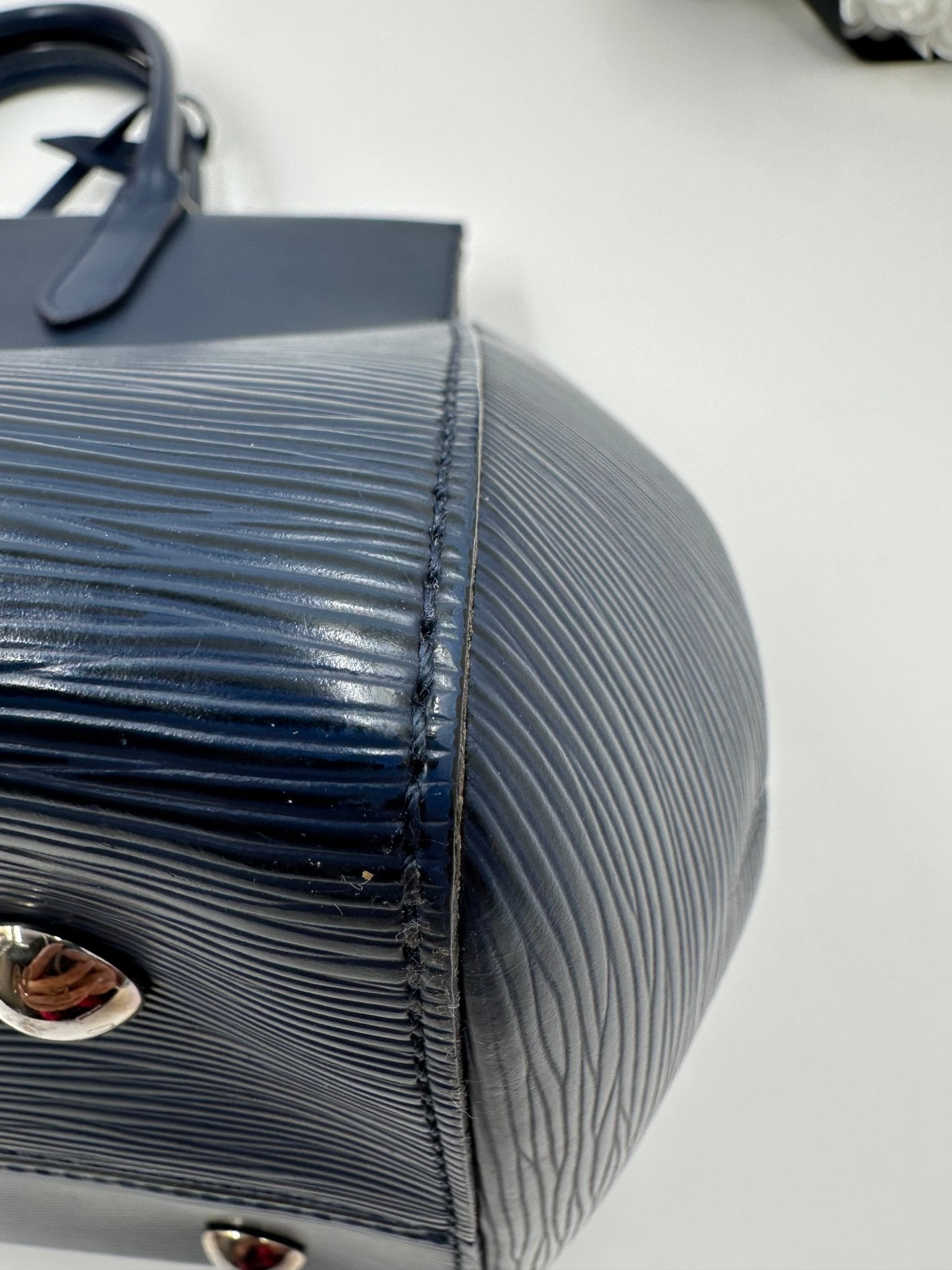 Louis Vuitton Marly MM Pelle Epi Marine – 32 cm - Etoilux