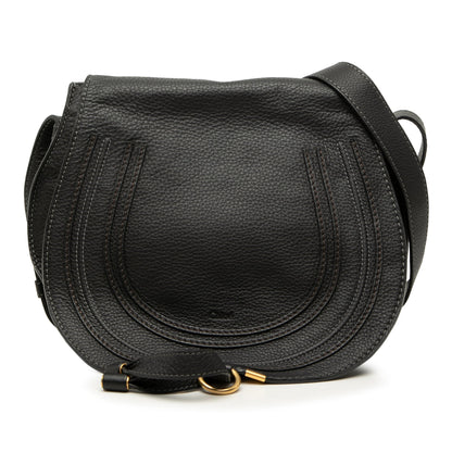 Borsa tracolla Chloé Marcie nera in pelle di vitello vista frontale.