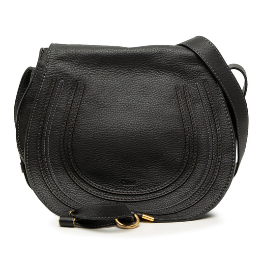 Borsa tracolla Chloé Marcie nera in pelle di vitello vista frontale.