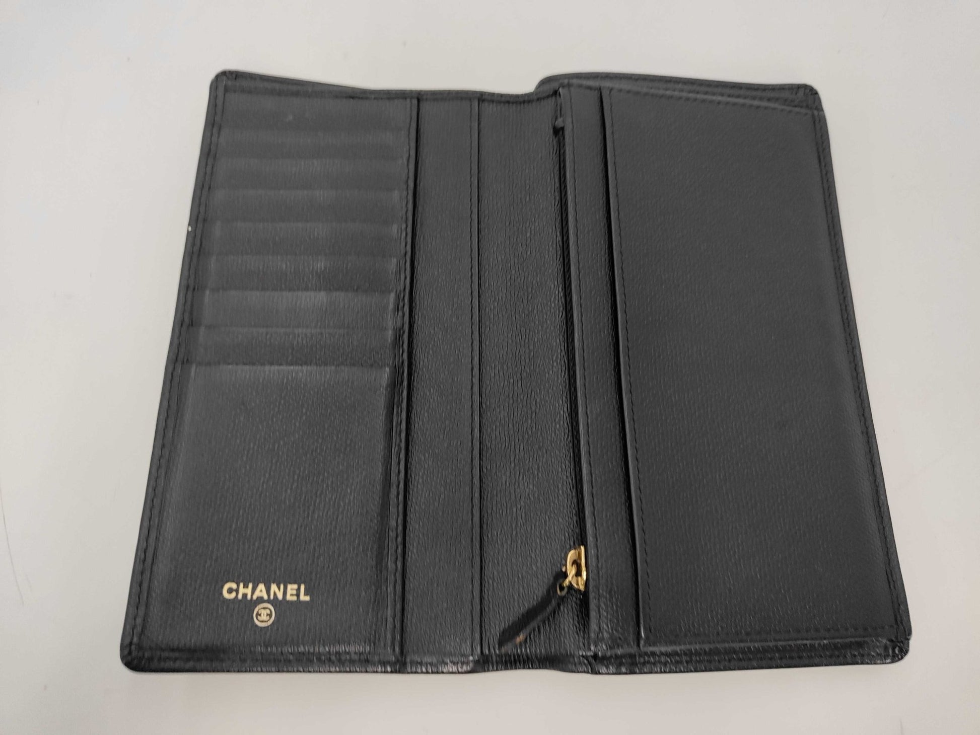 Chanel Portafoglio Long Bifold CC Logo Caviar Nero – 19 cm - Etoilux