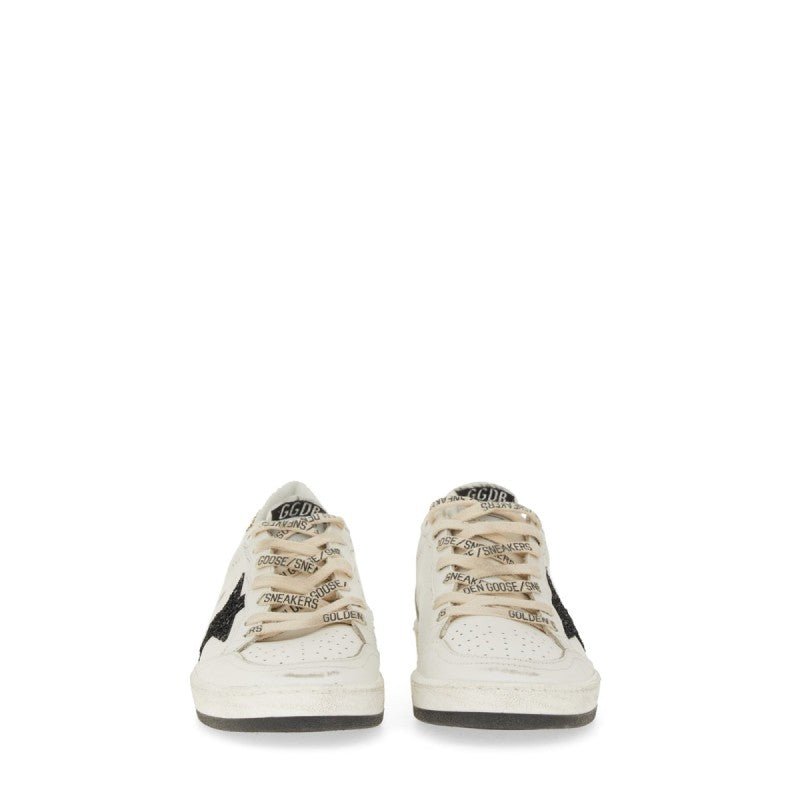 Golden Goose – Ball Star Sneaker in Pelle Bianca con Stella Nera Glitter e Tallone Oro – Donna – FW25 - Etoilux