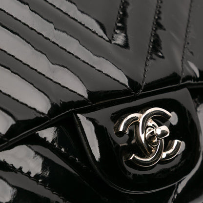 Chanel – Maxi Classic Chevron Patent Single Flap in pelle verniciata nera - Etoilux