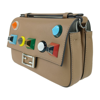 Fendi Nano Baguette Charm Pelle Beige Borchie Multicolor – 18 cm - Etoilux