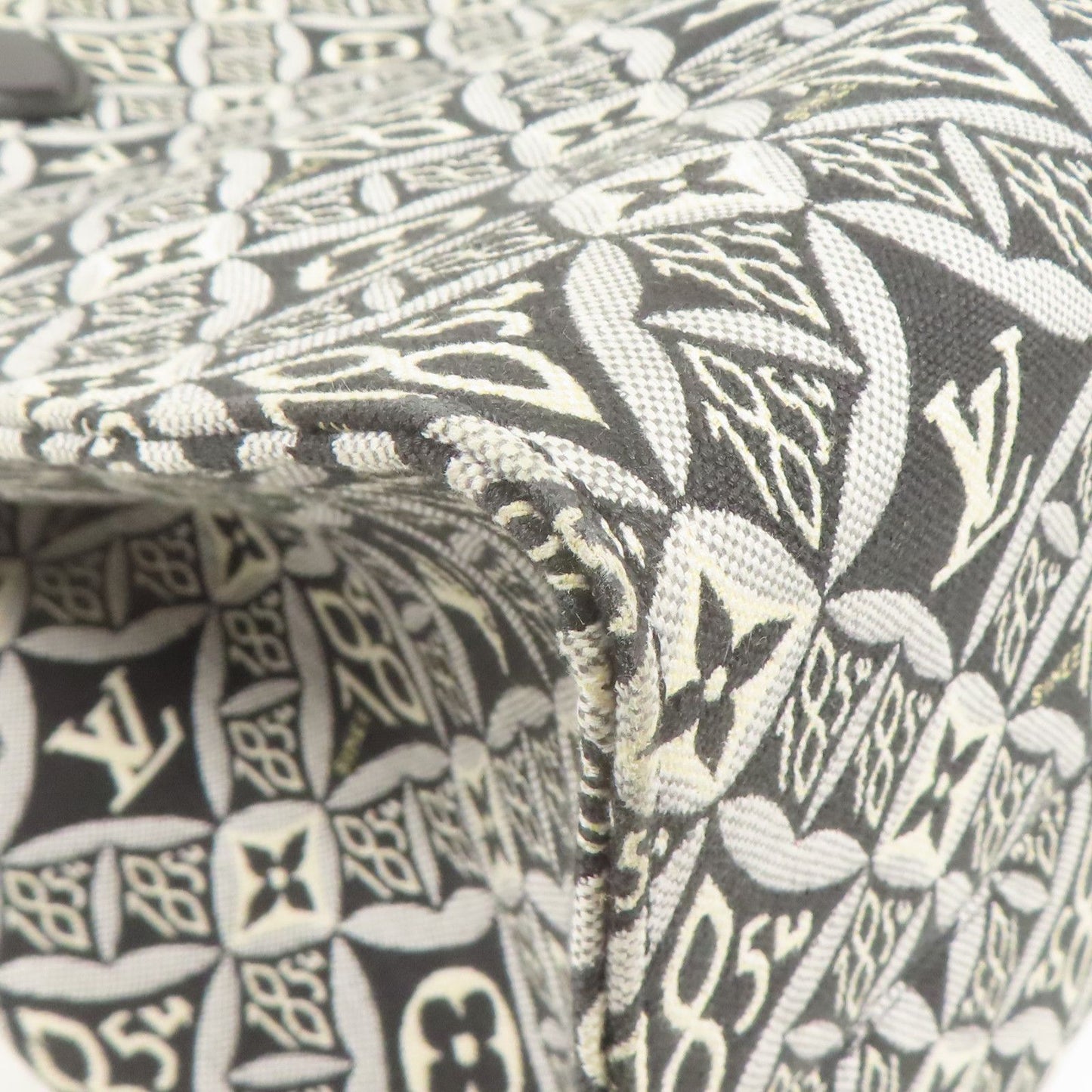 Louis Vuitton OnTheGo GM – Monogram Jacquard Since 1854 Noir/Blanc – 41 cm - Etoilux