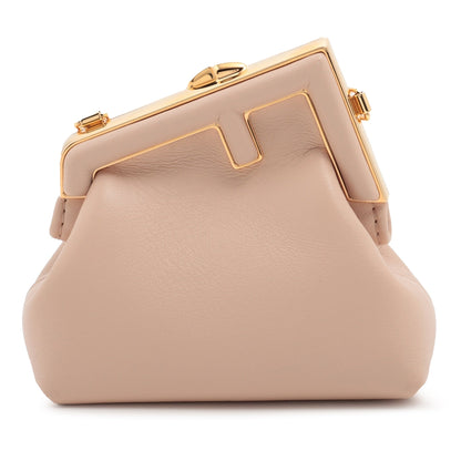 Fendi – First Mini Borsa in Pelle Nappa Rosa con Dettagli Oro - Etoilux