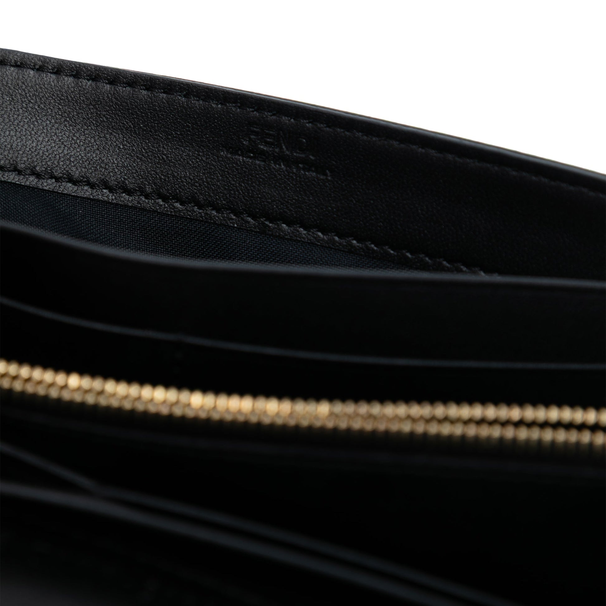 Fendi Baguette Soft FF Continental Wallet on Chain Nappa Nera Hardware Oro – 19 cm - Etoilux