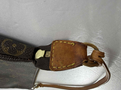 Louis Vuitton Pochette Accessoires Monogram Canvas 2002 – 20,5 cm - Etoilux
