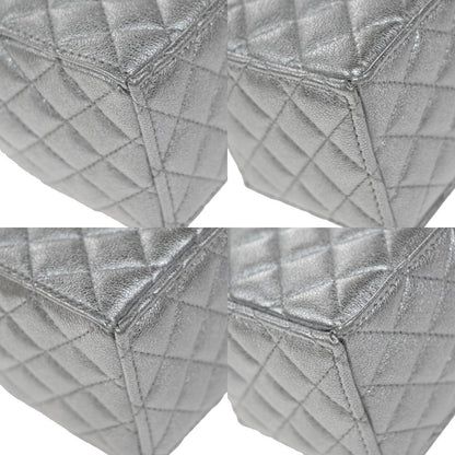 Chanel Mini Bucket Bag Pelle Vitello Trapuntata Argento Metallizzato – 6 cm - Etoilux