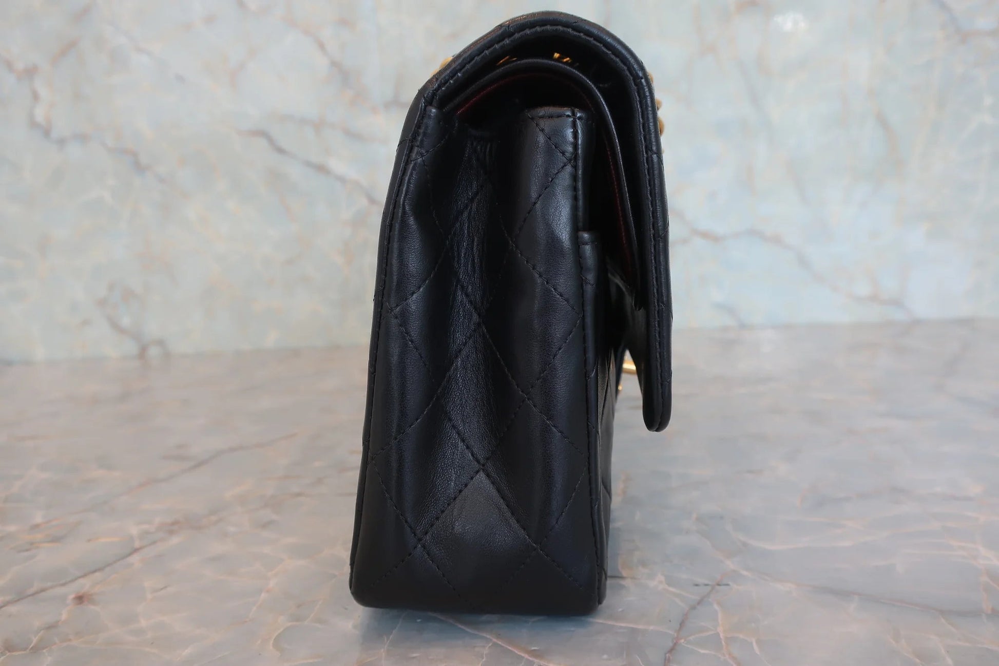 Chanel Classic Double Flap Medium Agnello Nero Hardware Oro – 25 cm - Etoilux