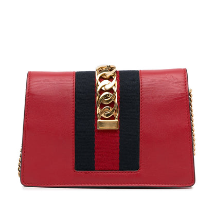 Gucci Super Mini Sylvie a Catena – Pelle Rossa con Dettagli Oro - Etoilux