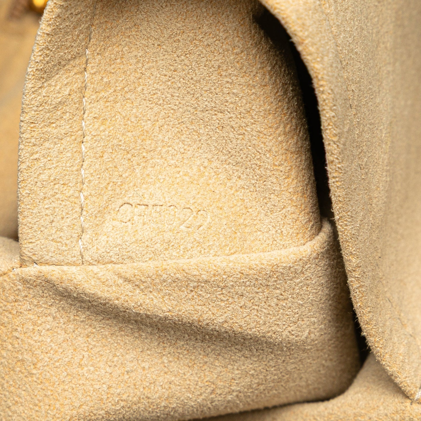 LOUIS VUITTON – Artsy GM Monogram Canvas (2009) - Etoilux