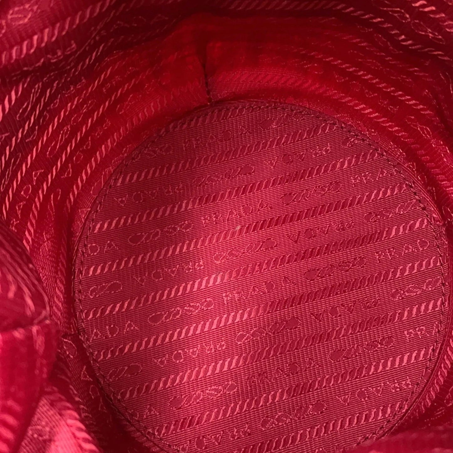 Prada Canapa e Rattan Bucket Bag Rosso – Medium - Etoilux