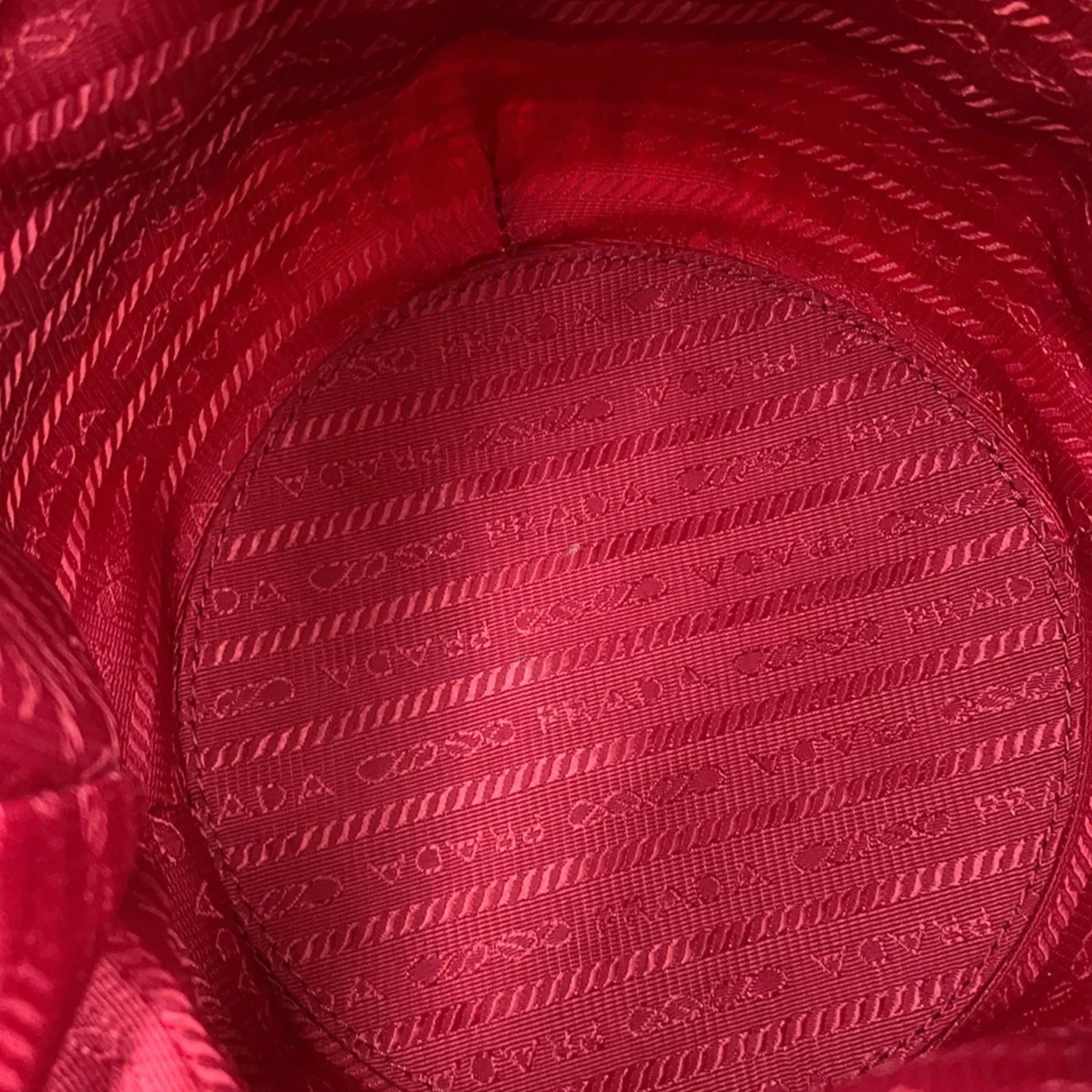 Prada Canapa e Rattan Bucket Bag Rosso – Medium - Etoilux