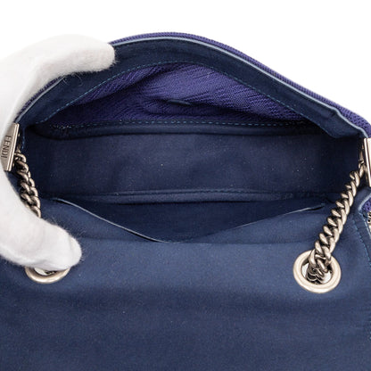Fendi Baguette Chain Midi Tessuto Zucca in Rilievo Blu Navy – 22 cm - Etoilux