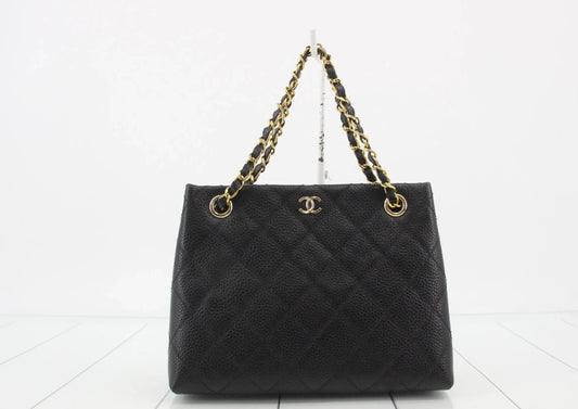 Chanel shopping tote in pelle caviar nera trapuntata con manici a catena intrecciata e CC dorato 