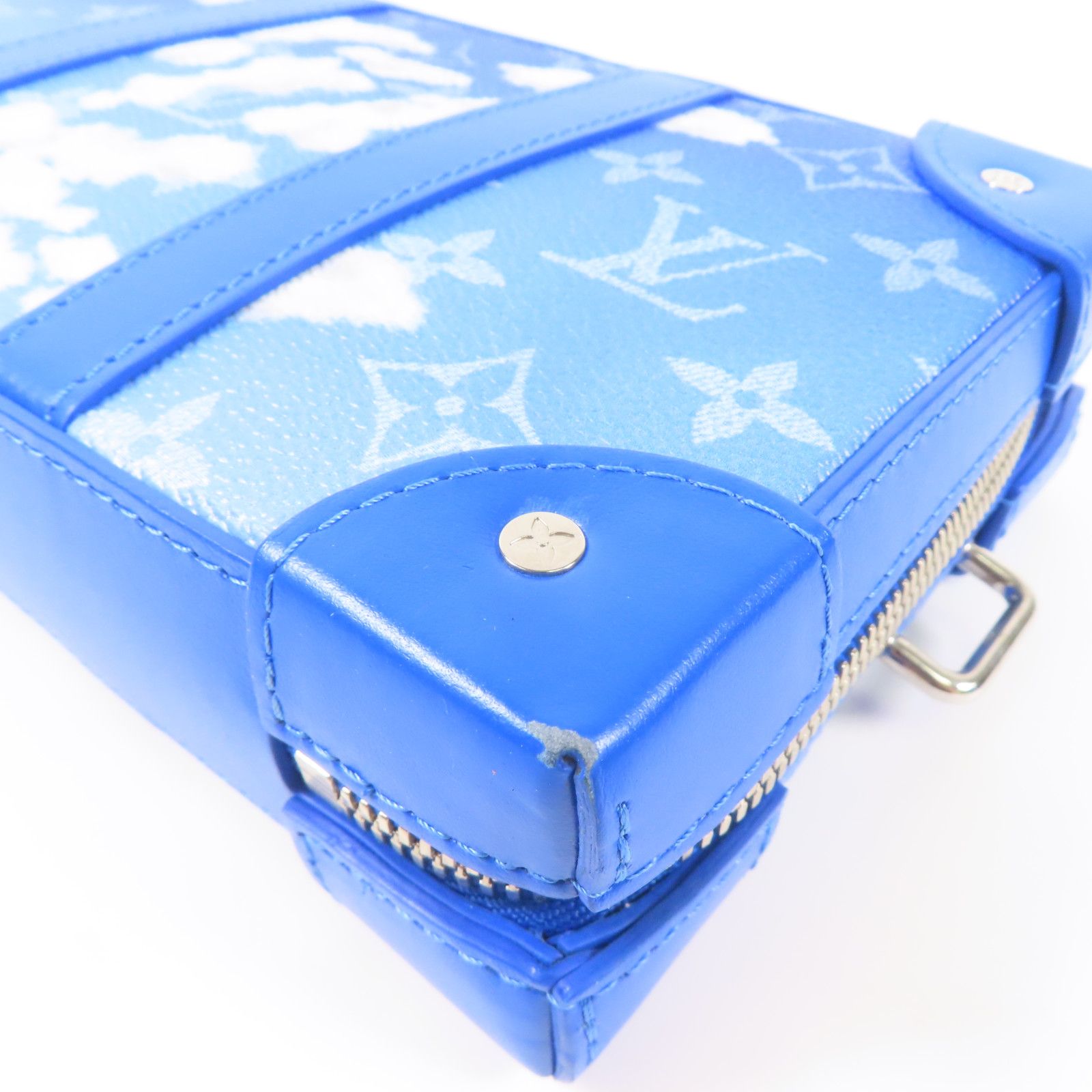 Louis Vuitton Soft Trunk Wallet Monogram Clouds AH2020 – 22,5 cm - Etoilux