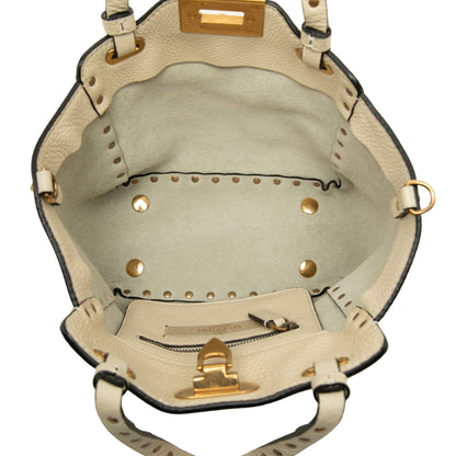 Valentino Garavani Rockstud Rolling Mini Tote – Vitello Martellato Avorio e Cabochon Turchese – 18,5 cm - Etoilux