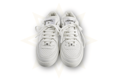 Chanel Sneakers in pelle bianca – Logo CC - Etoilux