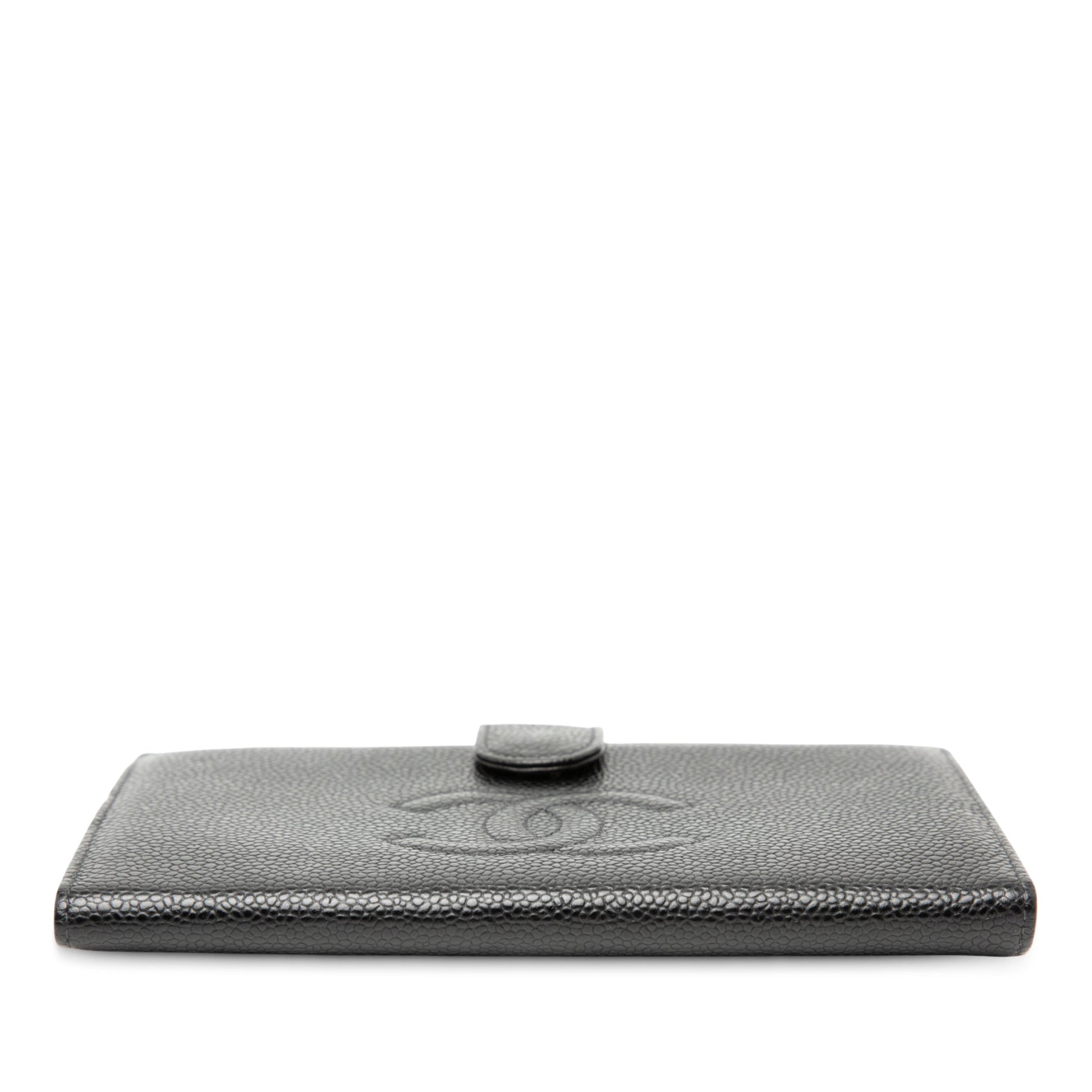 Chanel – Portafoglio lungo francese bifold CC in pelle Caviar nera - Etoilux