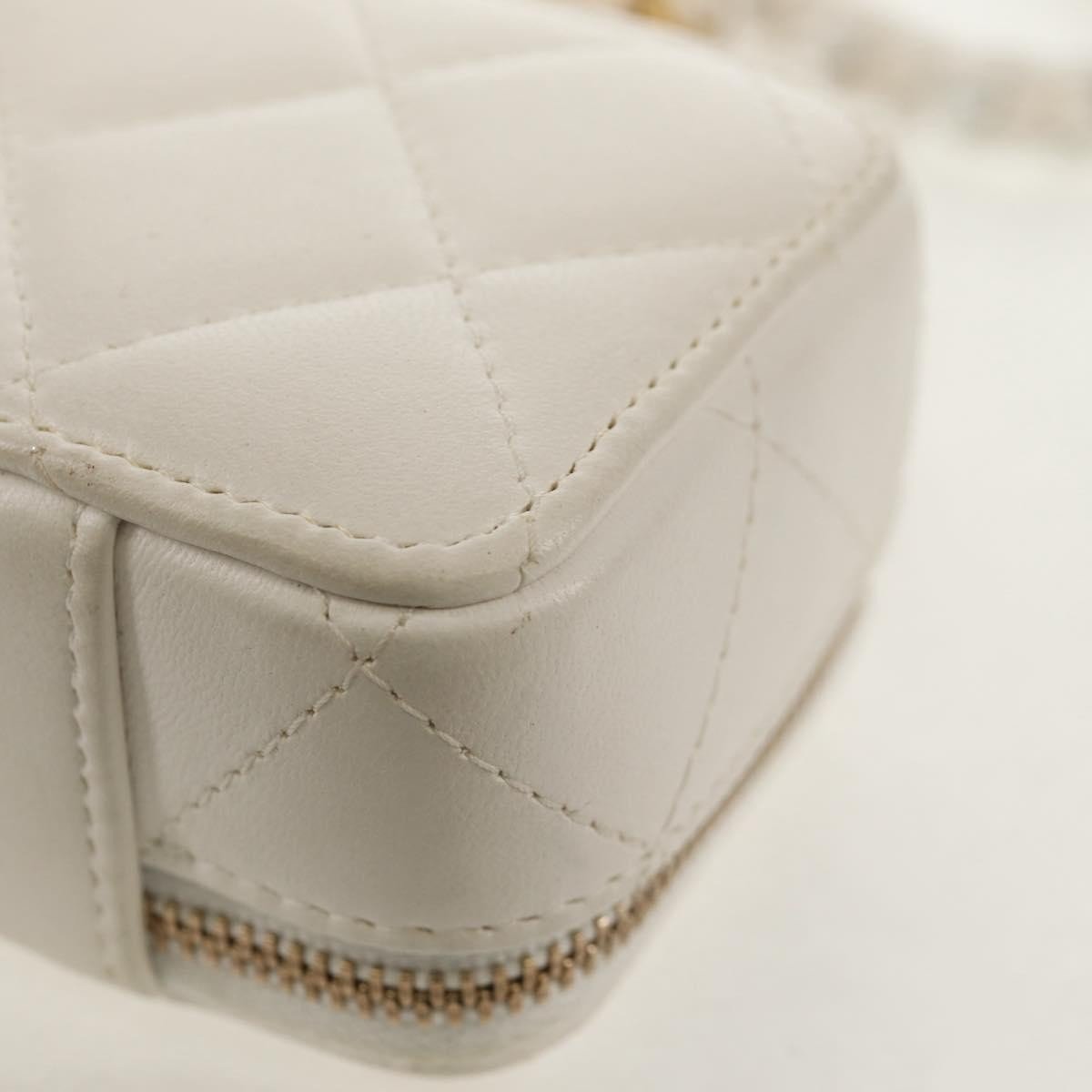 Chanel CC Zip Mini Bag Pelle di Agnello Bianco Latte – 11 cm - Etoilux