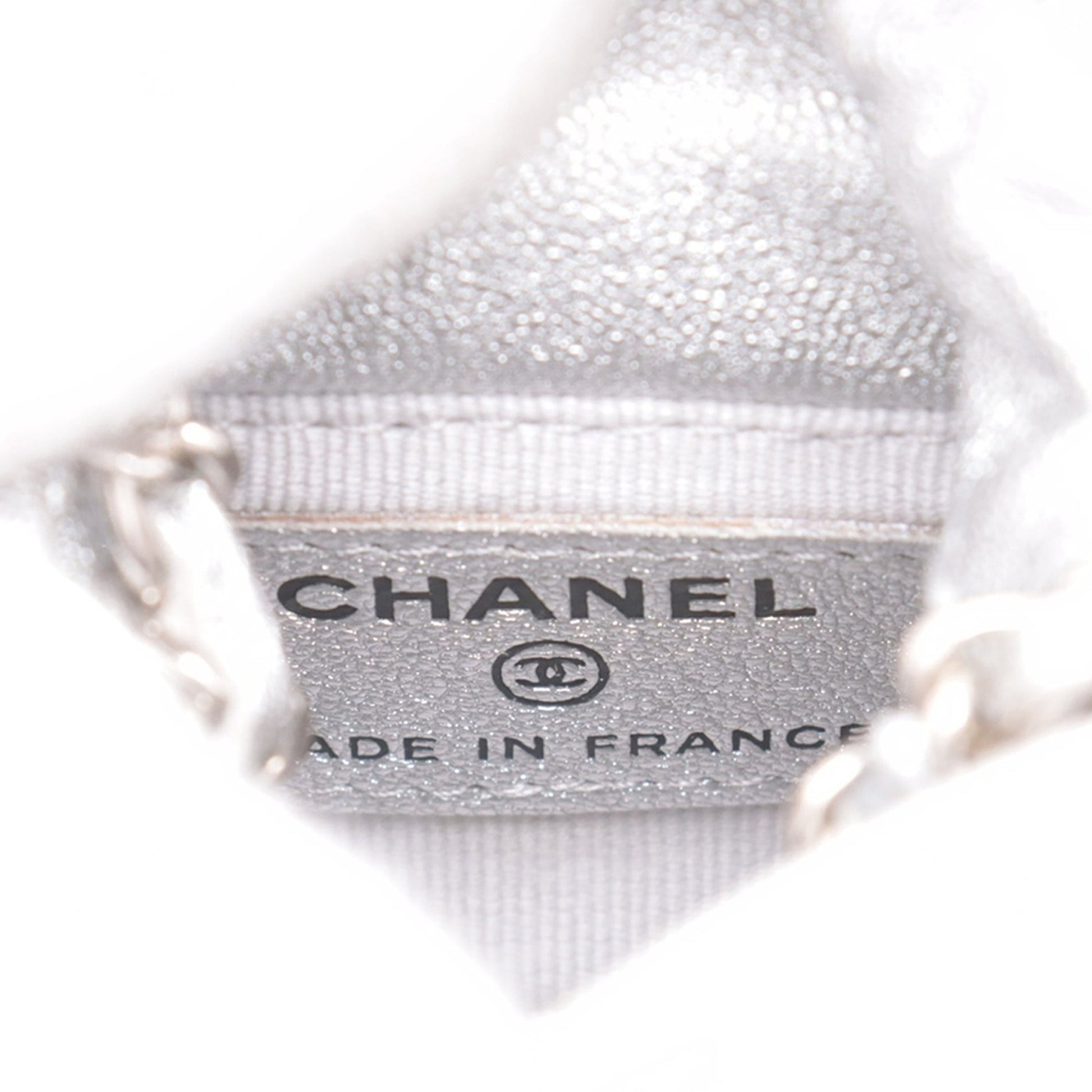 Chanel Mini Bucket Bag in Pelle Caviar Argento – 2021 - Etoilux