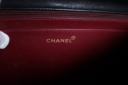 Chanel Classic Flap Maxi Pelle di Agnello Nera Hardware Dorato Vintage – 30 cm - Etoilux