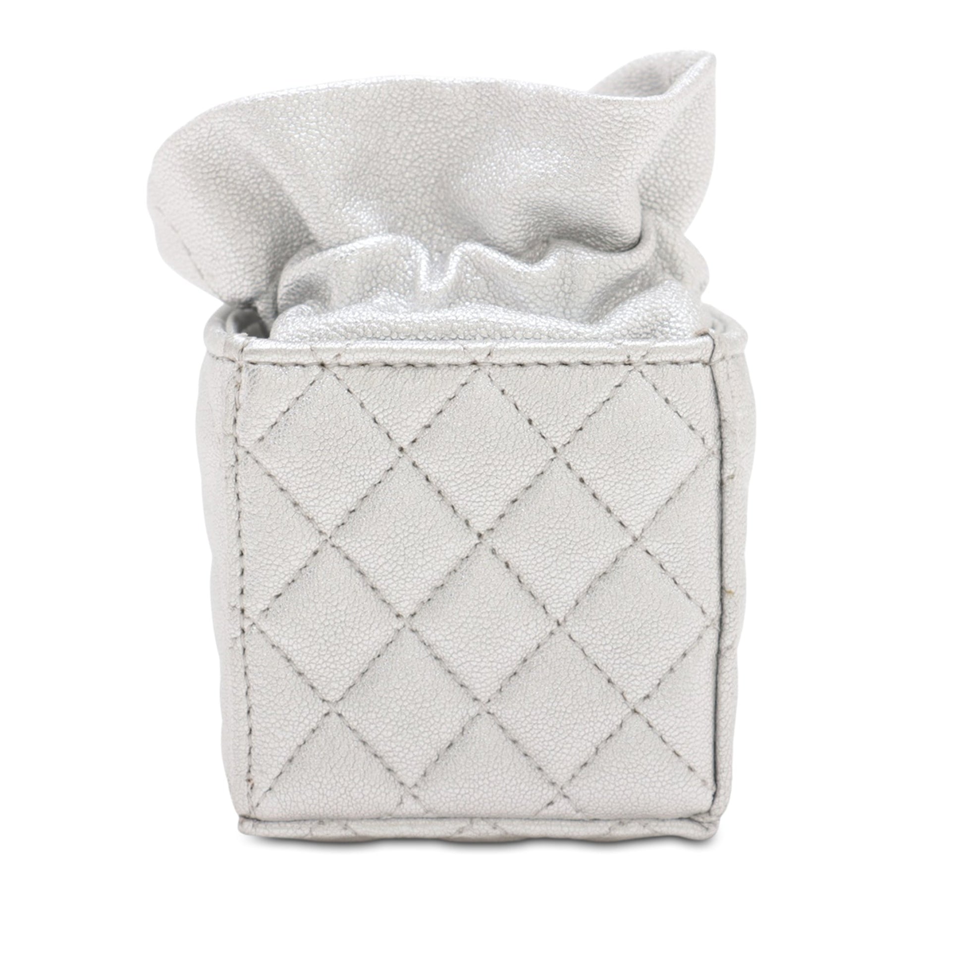 Chanel Mini Bucket Bag in Pelle Caviar Argento – 2021 - Etoilux