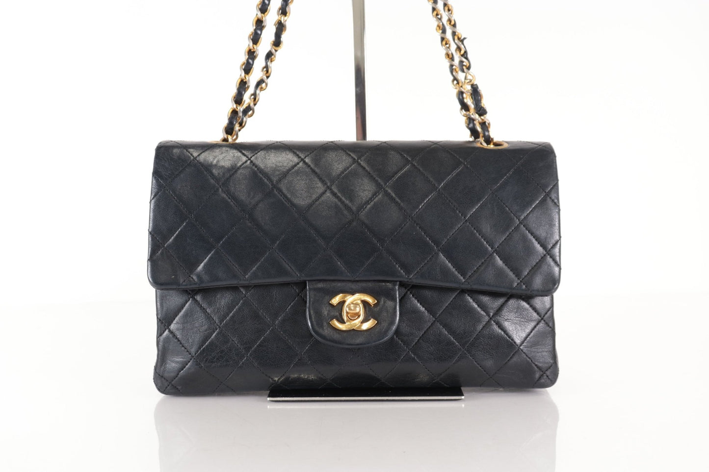 Chanel Classic Double Flap Medium Vintage Agnello Nero Hardware Dorato – 25 cm - Etoilux