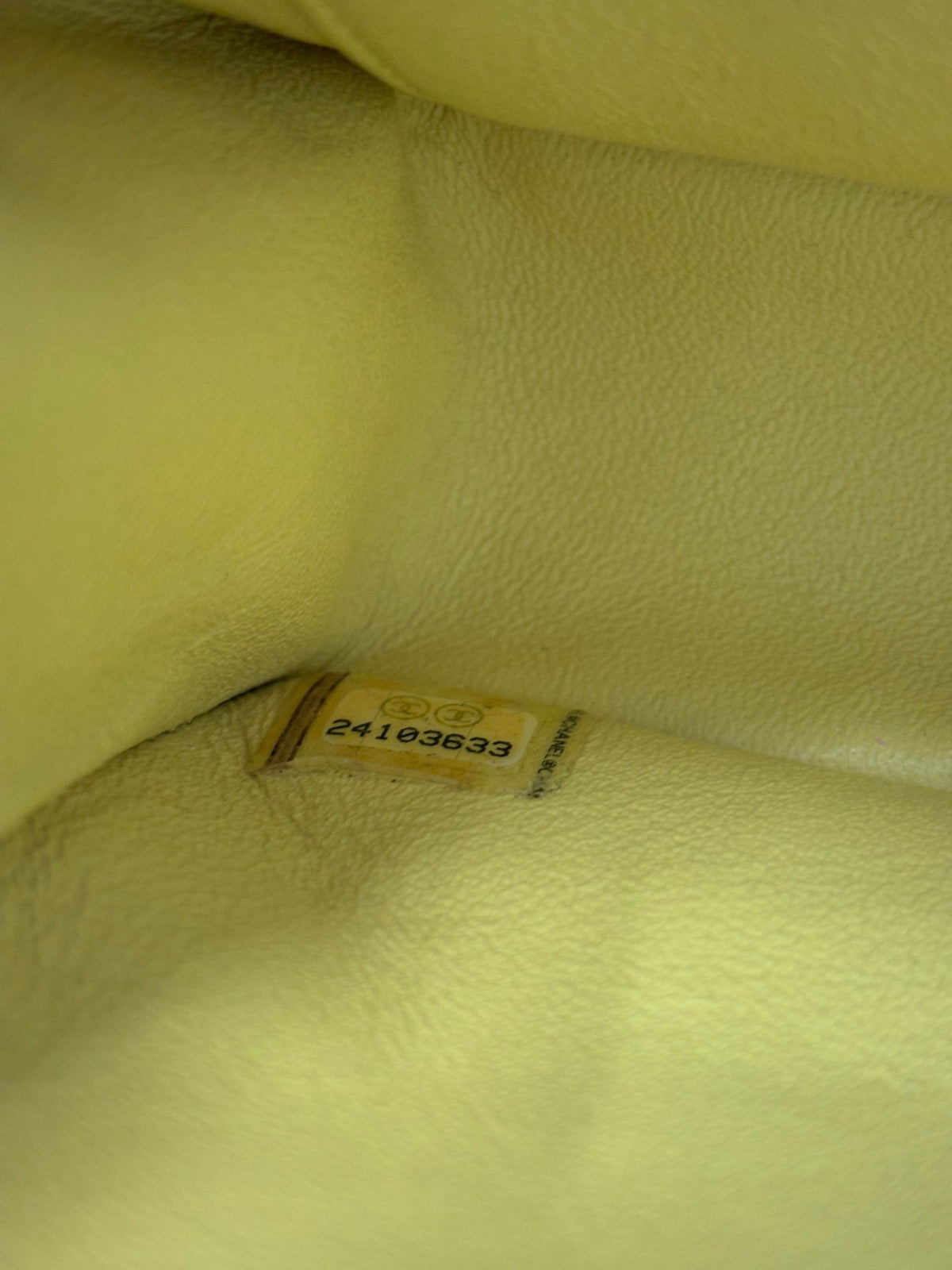 Chanel Classic Flap Mini Rettangolare in Pelle di Agnello Giallo Limone, 2017 – 20 cm - Etoilux