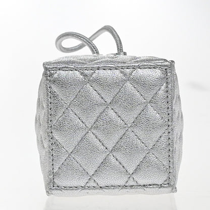 Chanel Mini Bucket Bag Pelle Vitello Trapuntata Argento Metallizzato – 6 cm - Etoilux