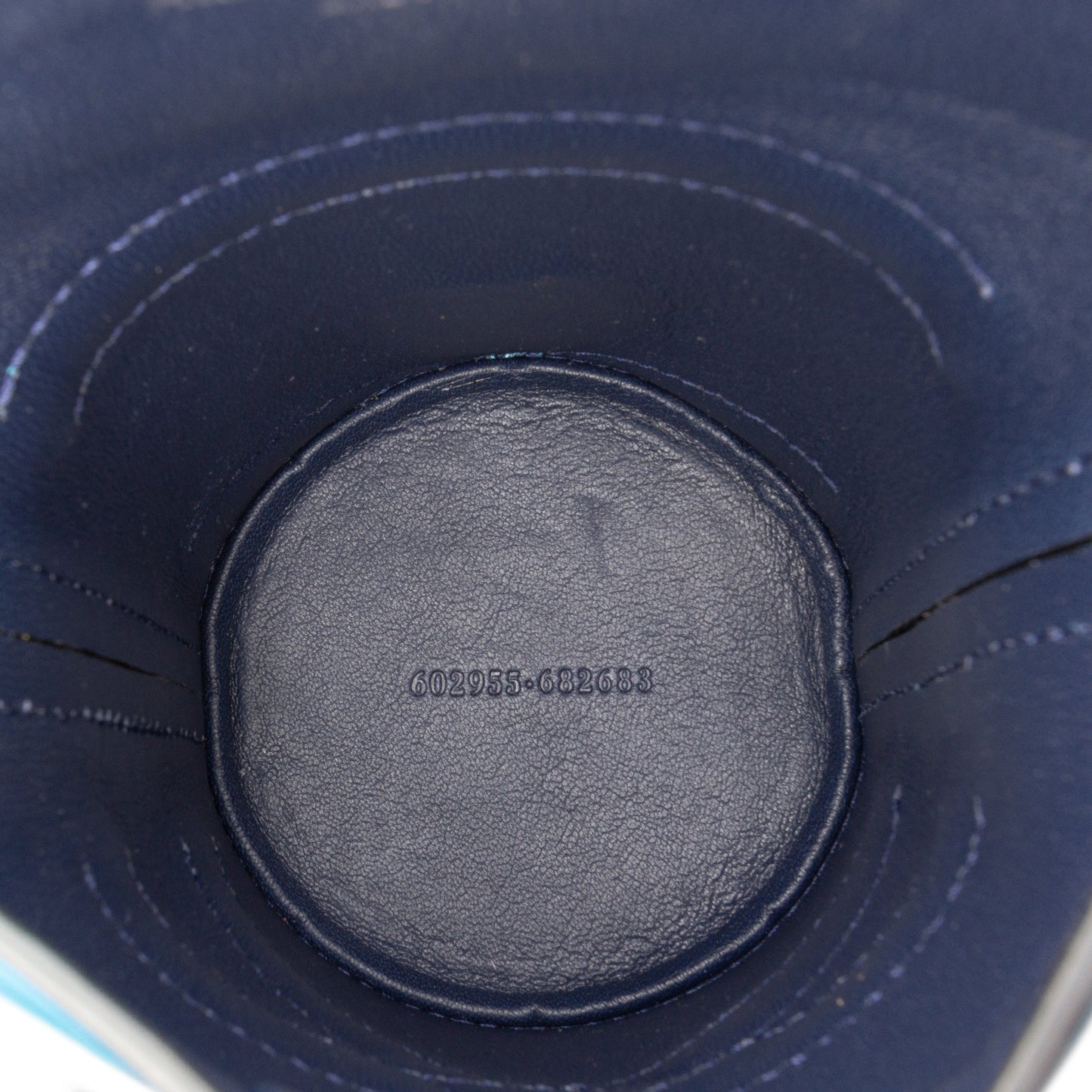 Alexander McQueen The Curve – Borsa a Secchiello in Pelle di Vitello Blu - Etoilux