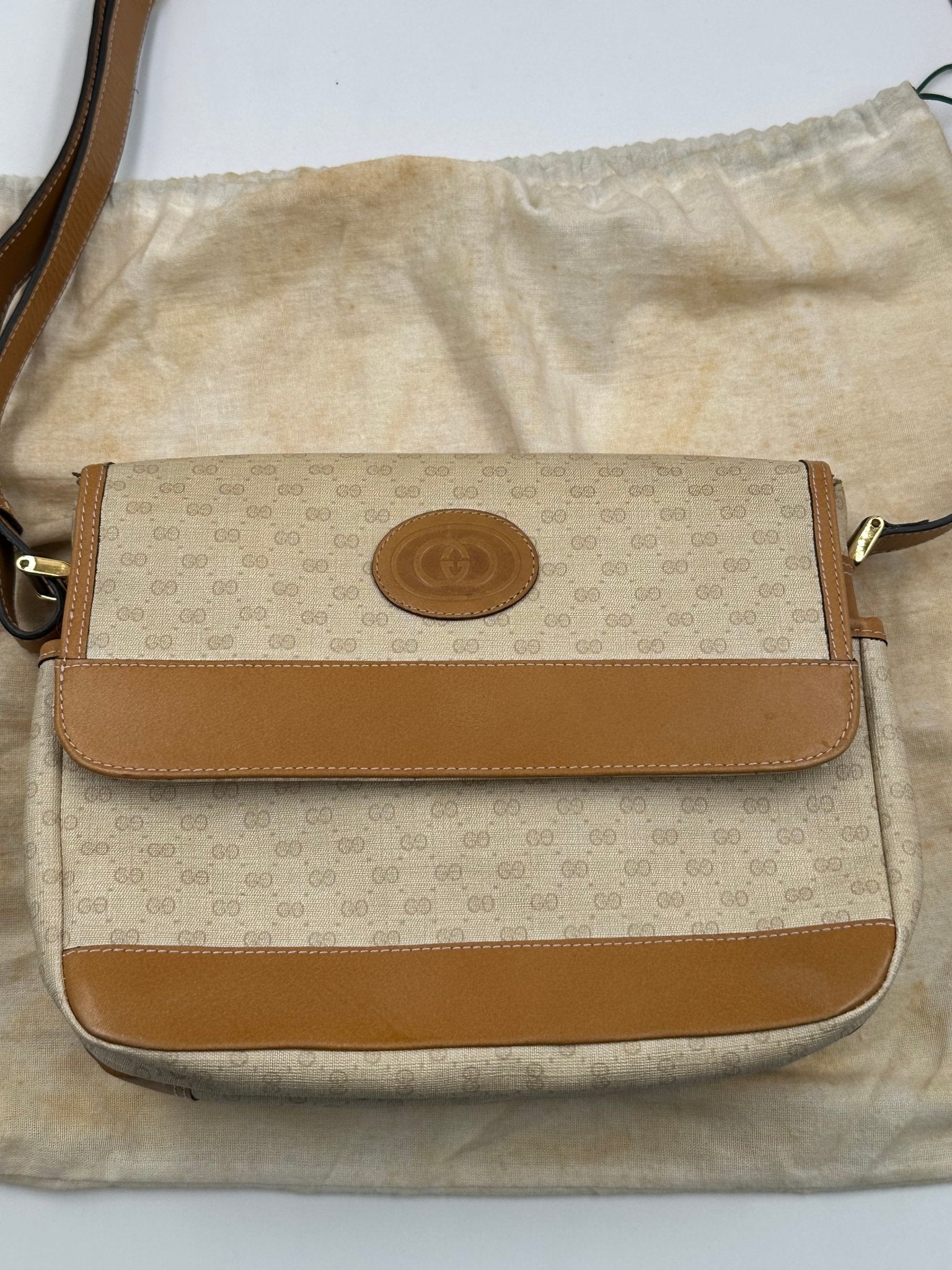 Gucci Vintage Micro GG Canvas Crossbody Bag Beige – Anni '80 - Etoilux