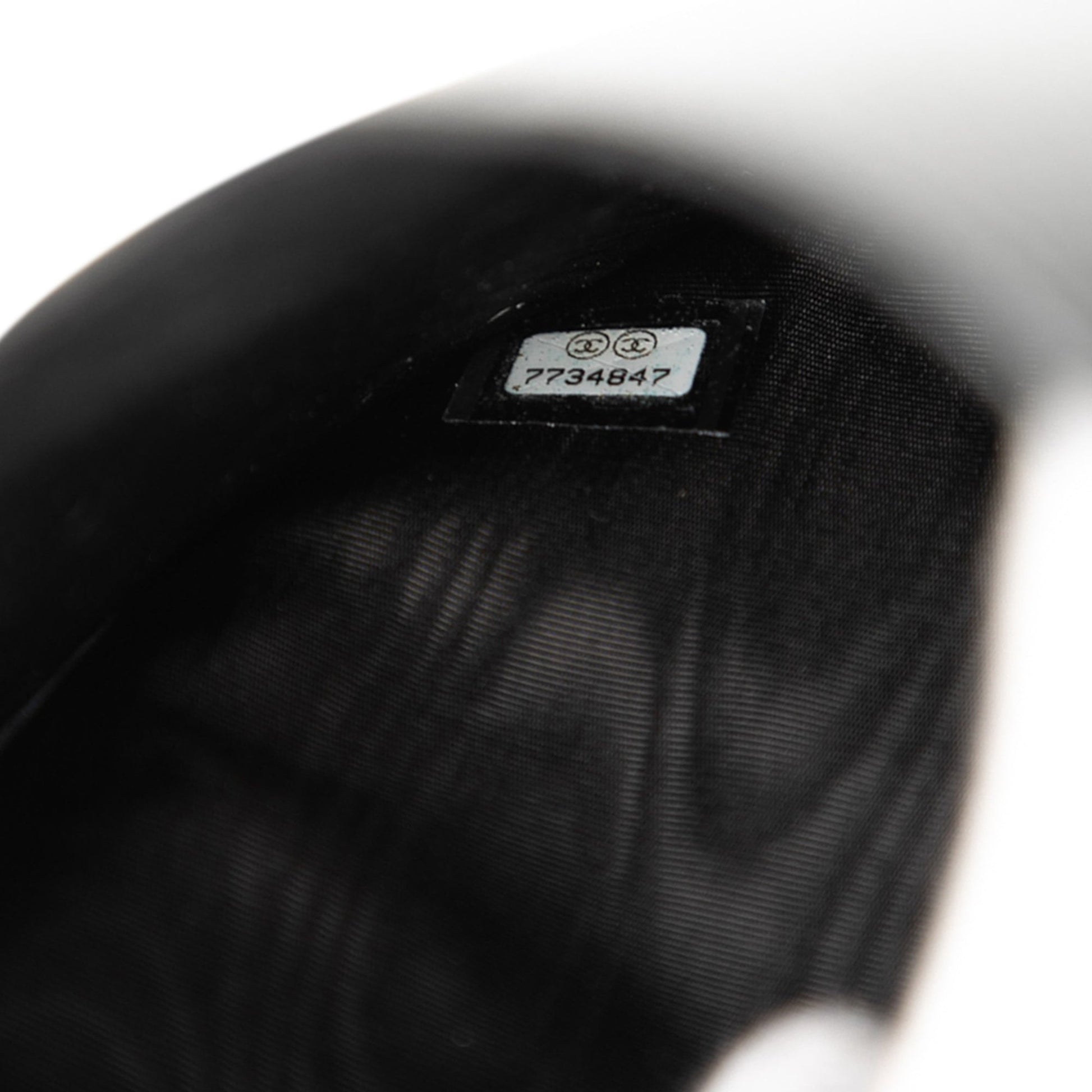 Chanel – Portafoglio lungo francese bifold CC in pelle Caviar nera - Etoilux