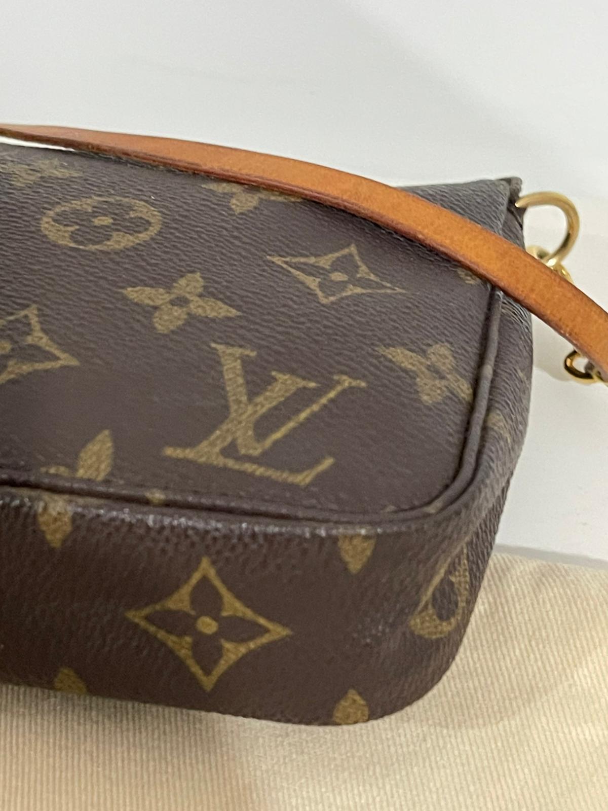 Louis Vuitton Pochette Accessoires Monogram Canvas - Etoilux