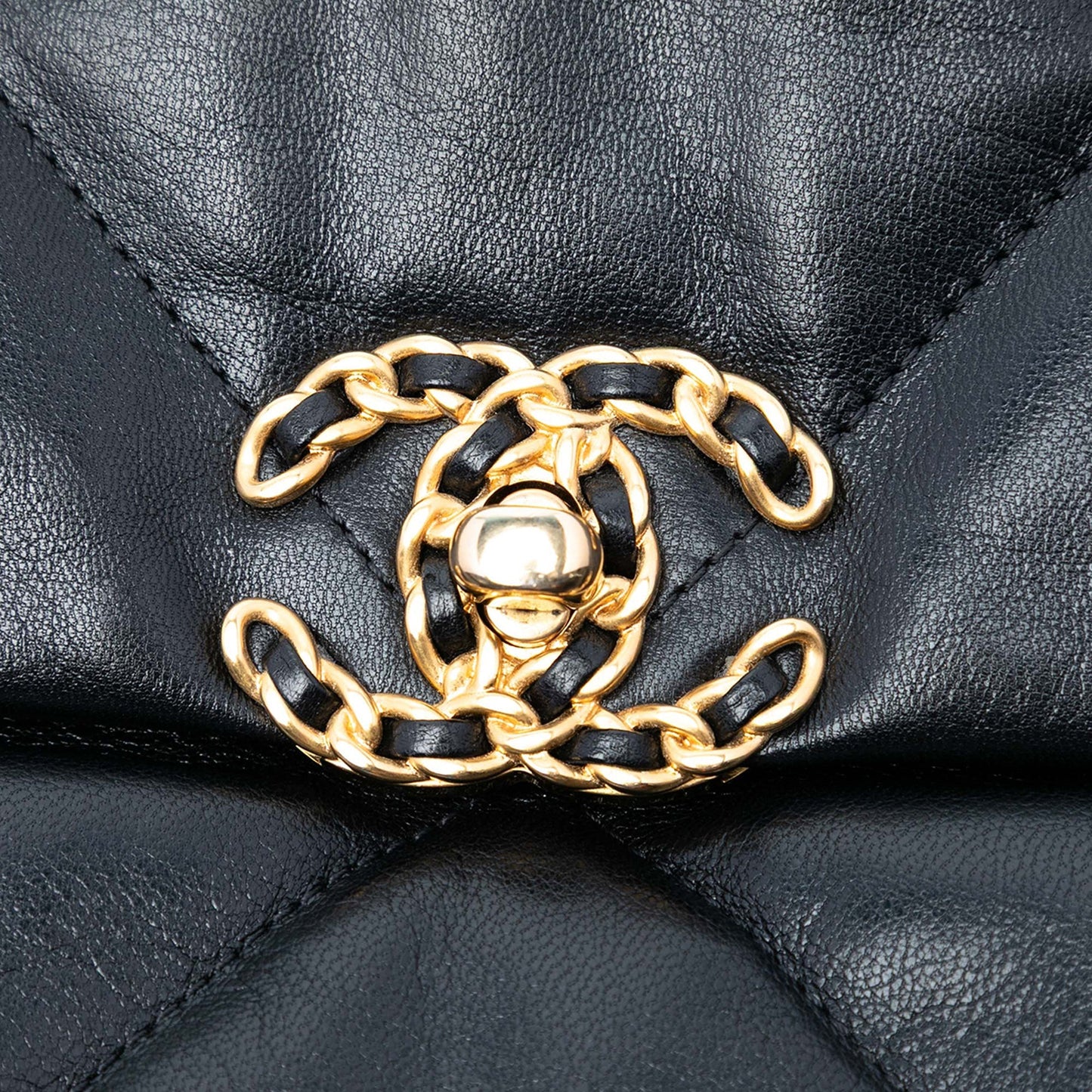 Chanel 19 Small Pelle di Agnello Nera 2019 – Hardware Trio – 25 cm - Etoilux