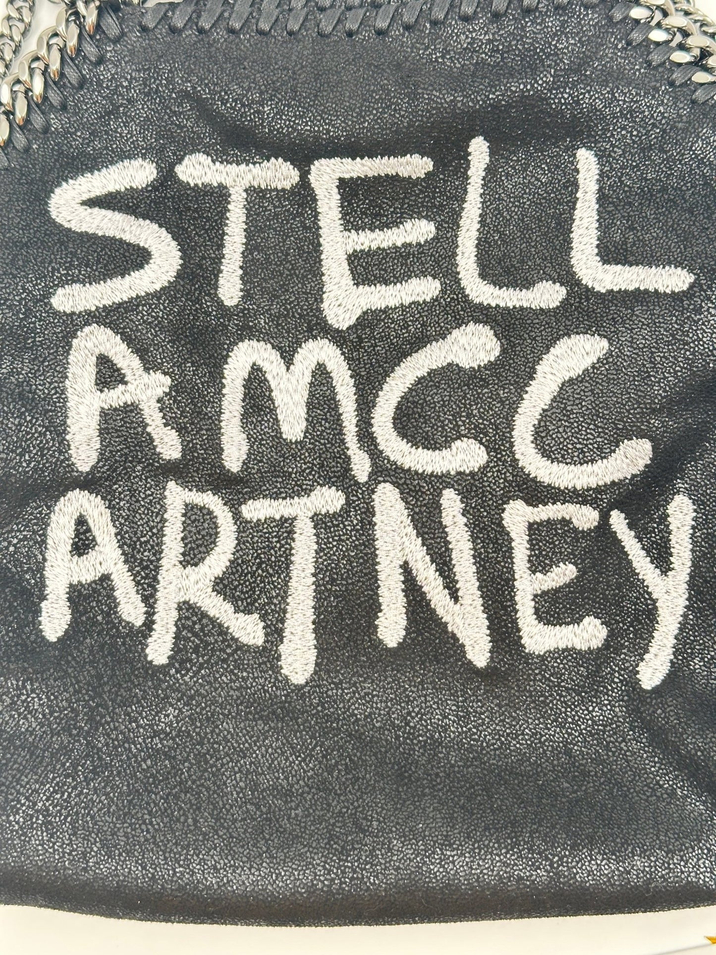 Stella McCartney Falabella Mini Graffiti Logo – Nero - Etoilux