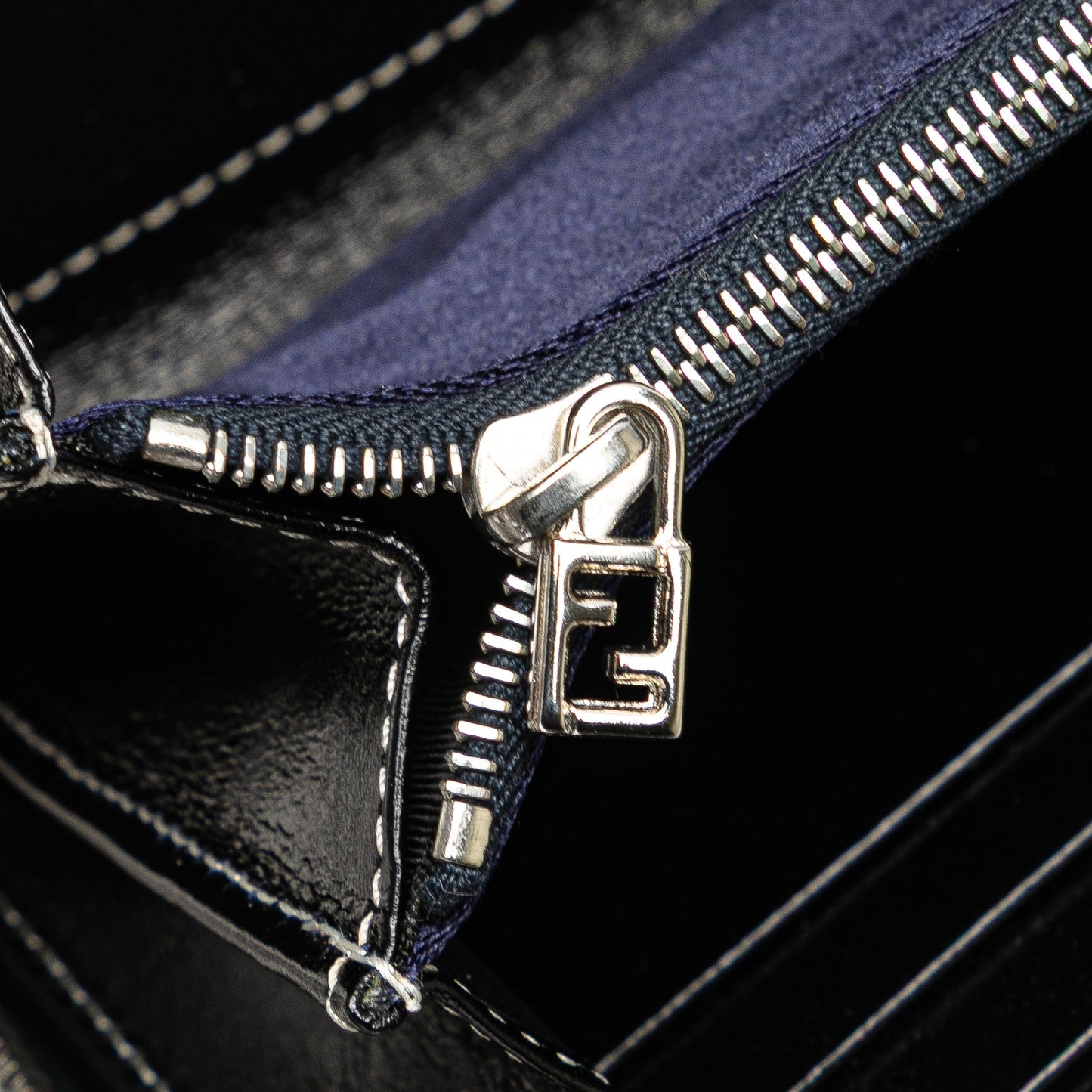 Fendi Portafoglio Zip - Around in Tela FF Zucca Blu – 2000s - Etoilux