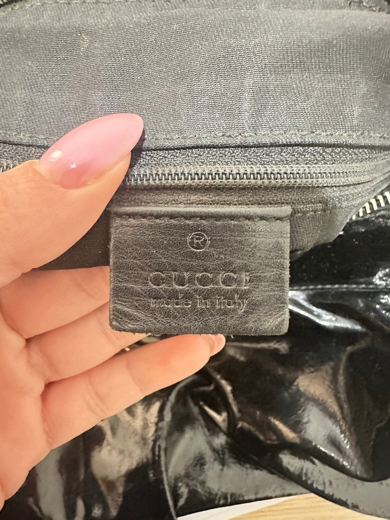Gucci Indy Hobo Vernice Nera – Iconico Glamour Retrò - Etoilux
